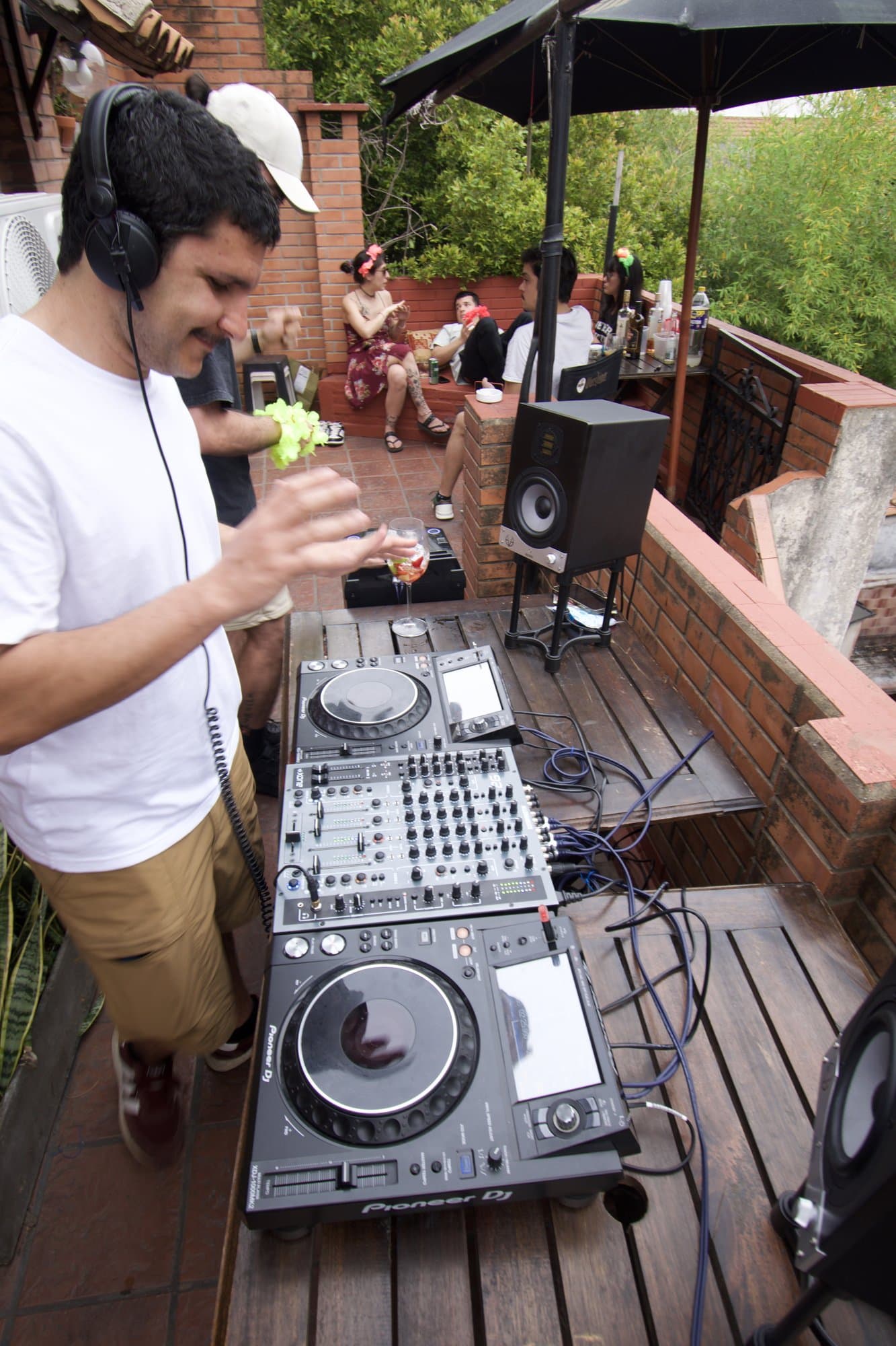 Federico Bustos en un DJ set